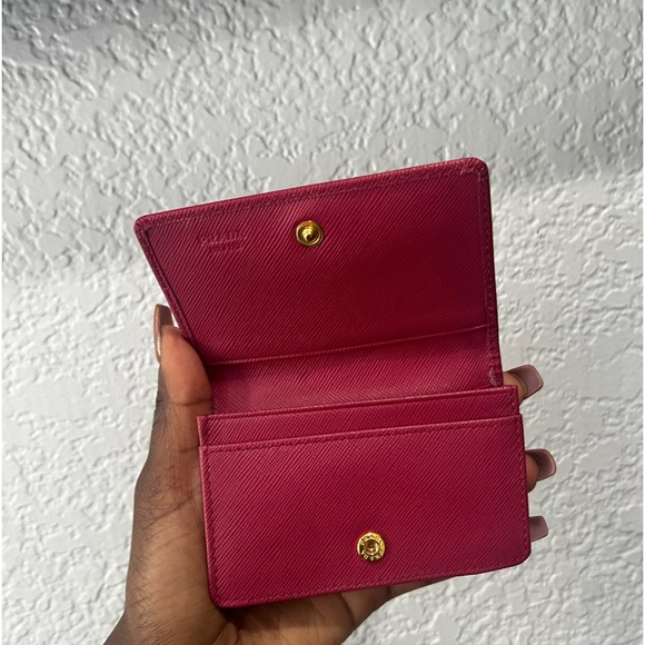 Prada Saffiano leather card holder! - Picture 6 of 10